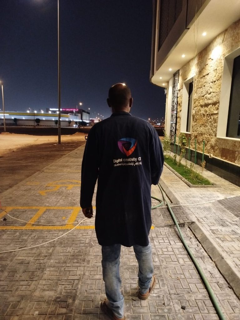 فني المؤسسة