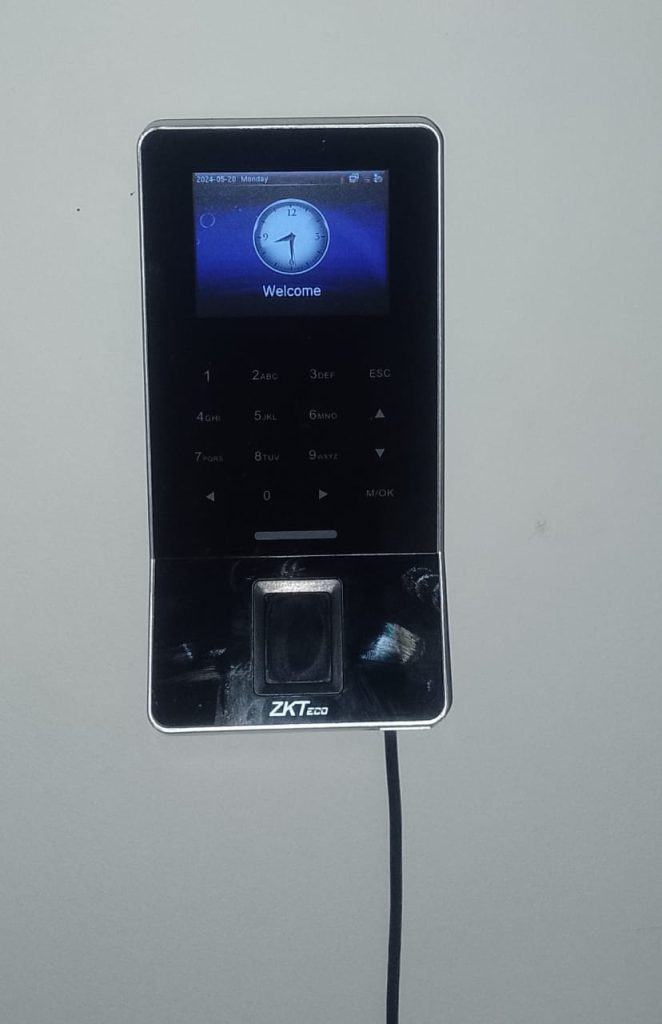 اجهزة الحضور والانصراف